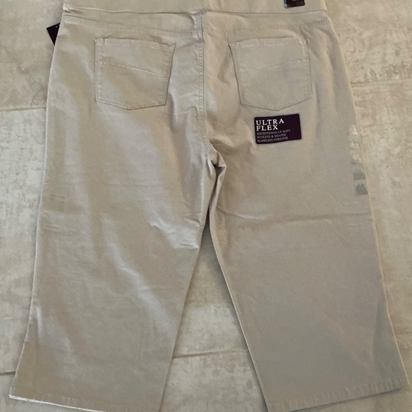 Gloria Vanderbilt 22W Jeans Mid-rise Capri Stretch Slimming Comfort Gift - Picture 4 of 15